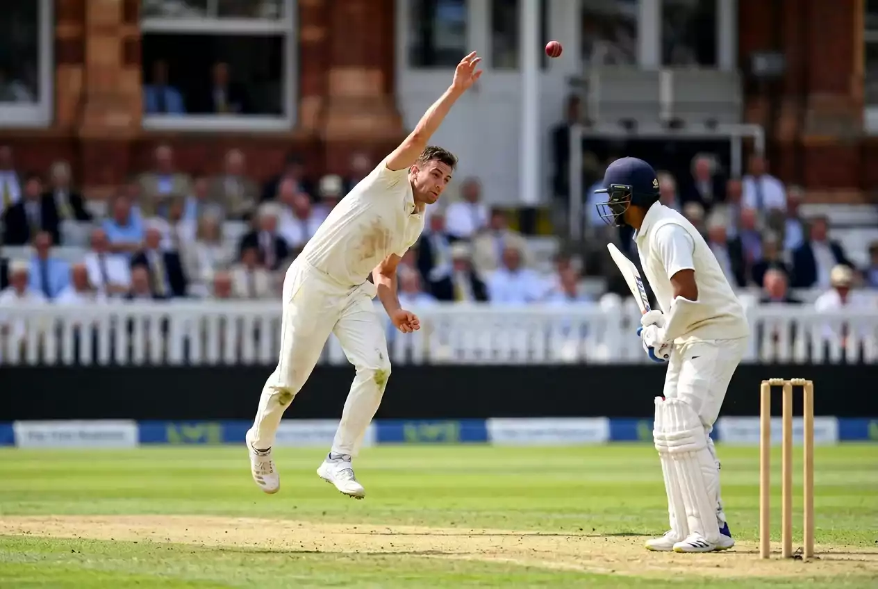Cricket Spielregeln: Bowler wirft auf das Wicket während Batsman sich vorbereitet